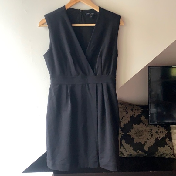 Beautiful mid length black dress with zipper back - Picture 1 of 3